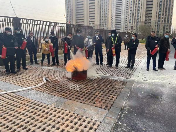 博鱼(中国)官方网站干粉灭火器必需竖立利用住民家门口学灭火本领